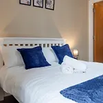 Spacious 2 Bed In City Center - Free Secure Parking