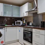 Spacious 2 Bed In City Center - Free Secure Parking