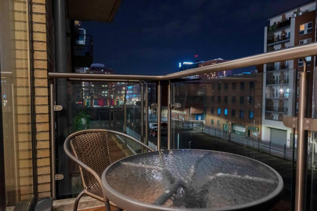 Apartment Spacious 2 Bed In Center - Free Secure Parking *