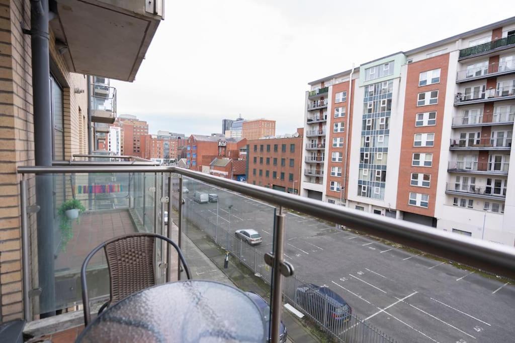 Spacious 2 Bed In Center - Free Secure Parking * Belfast