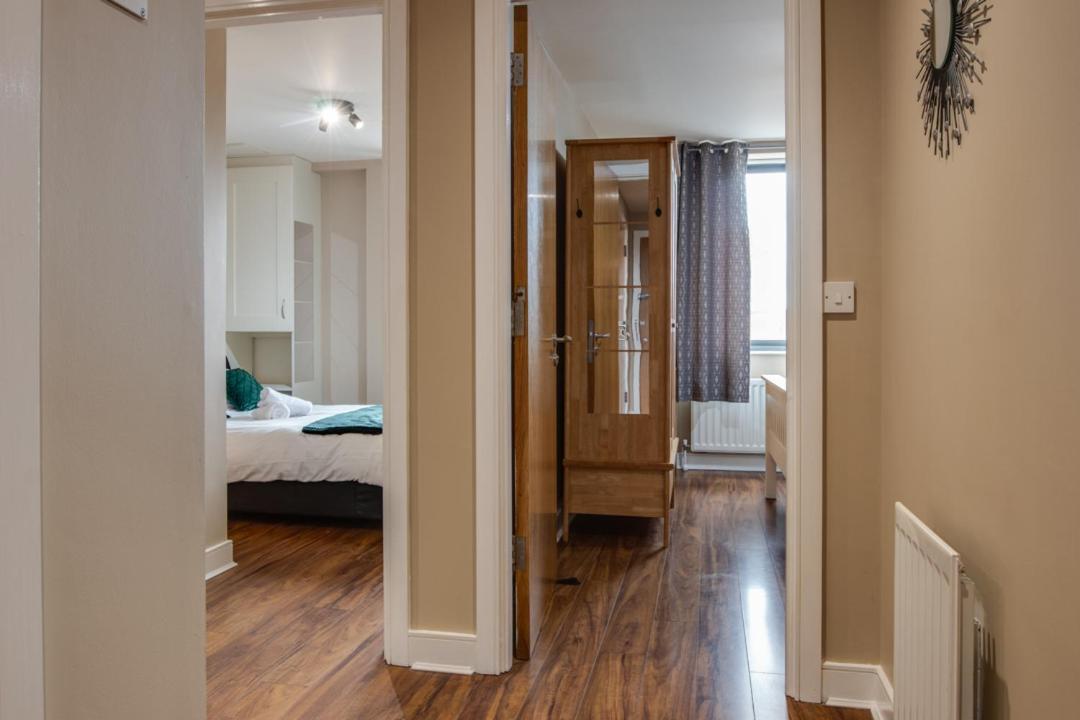 Spacious 2 Bed In Center - Free Secure Parking Belfast
