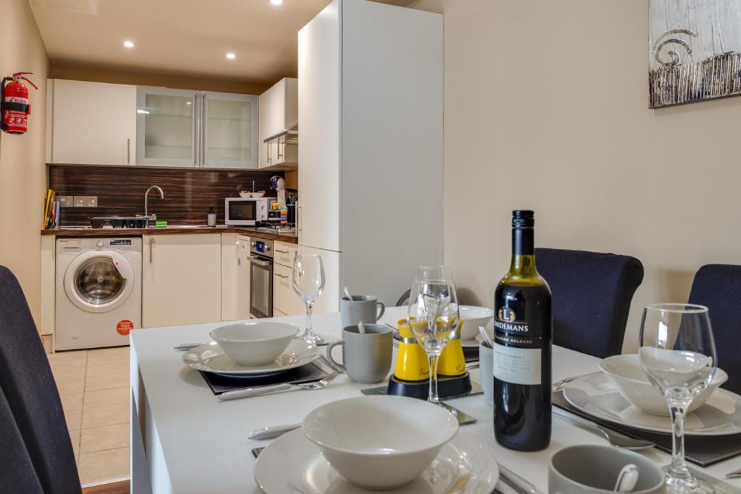 Apartment Spacious 2 Bed In Center - Free Secure Parking *