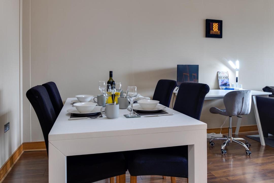 Spacious 2 Bed In Center - Free Secure Parking Belfast