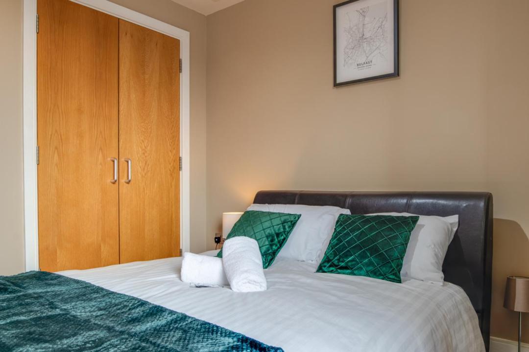 Spacious 2 Bed In Center - Free Secure Parking Belfast
